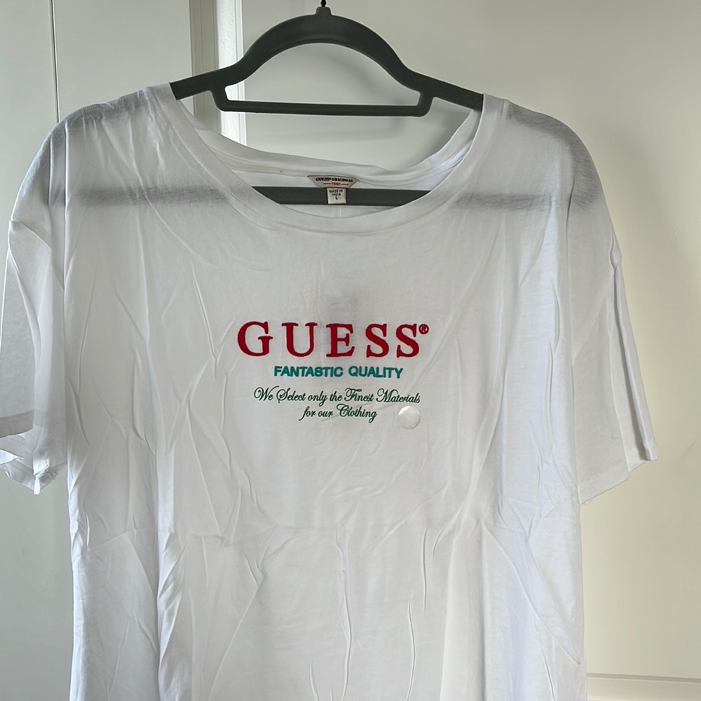 Never worn Guess T-shirt